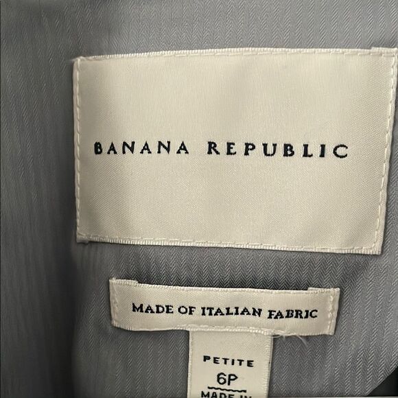 Classic Banana Republic Gray Women's Blazer - Picture 2 of 7